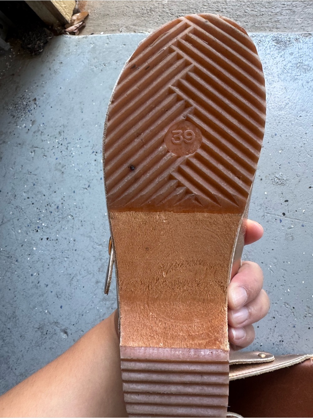 Anthropologie Abba Rose Gold Metallic Leather Clogs. - Picture 5 of 9